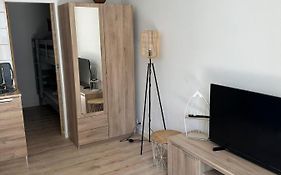 Charmant Studio Neuf 150M Plage Sur Avenue Principale Climatise Et Parking
